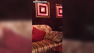 Thằng già chịch được em nhân viên quán karaoke vú đẹp