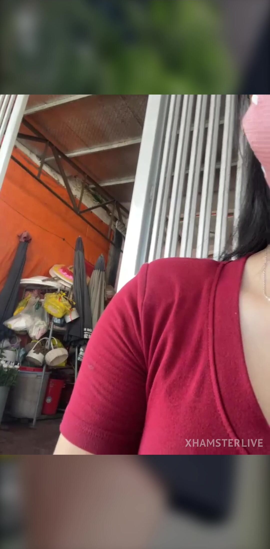 Chị gái public