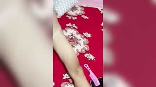 Phát hiện bạn thân xem sex sục cặc, Con bạn cho djt lút cán khẩu dâm