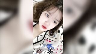Con đĩ nứng lồn vừa xoa lồn vừa tâm sự mỏng