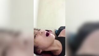 E học sinh giả vờ ngủ cho thg bạn bóp vú đjt lén xuất lên mặt