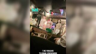 Thác loạn, Sếp lớn gọi 3 e nhân viên djt nhau nhét bia vào lồn ở karaoke