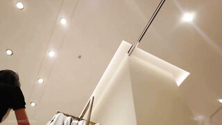 Quay lén các em gái ở TTTM