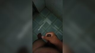 Nứng quá nên thủ dâm 1mik