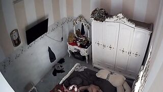 Hai vợ chồng được ngày nghỉ hở ra lại địt nhau cho sướng lại bị hách cam