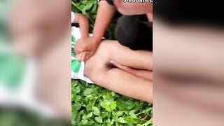 Thằng khốn nạn hấp dâm em học sinh ở ruộng ngô và ăn 10 cuốn lịch