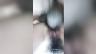 Em gái mới lớn đang học bài mà anh cứ này nọ không để yên cho em học