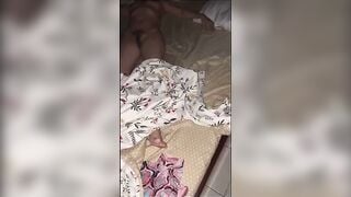 Thằng em khốn nạn lén địt chị dâu đang ngủ say khi chồng đi làm
