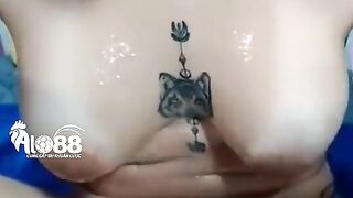 Em gái tự thủ dâm nước lồn trắng phun như mưa nhìn mà thèm