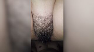 U50-Ngoài trời thì mưa,trong lồn chị ướt nhẹp