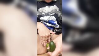 Bé 2k8 đút dưa chuột trên live trên live