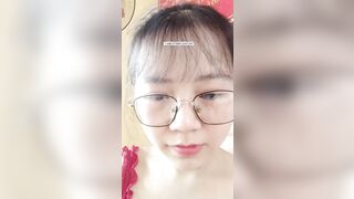 Giáo viên tiểu học bất mãn lương thấp nên livestream thủ dâm rồi tag hiệu trưởng vào