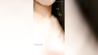 Cặp vú của em streamer này có thể là ngon nhất trong mấy em streamer lồn hồng nữa chứ