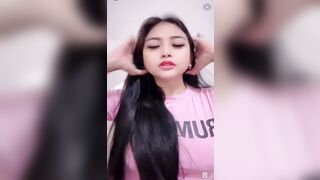 Em gái chubby đang live thủ dâm khoe hàng thì bị em trai phát hiện