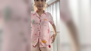 em xinh gai múp 08 show vú và quần lót