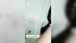 Em Thảo 2k mười mua cu giả trên mạng về không rửa bóc ra mút xong nhét vào lồn luôn 3