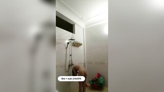 Em Thảo 2k mười mua cu giả trên mạng về không rửa bóc ra mút xong nhét vào lồn luôn 3