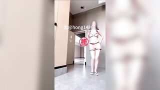Cô gái khoe lồn trước mặt người lạ 16