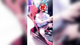 Cô gái khoe lồn trước mặt người lạ 23