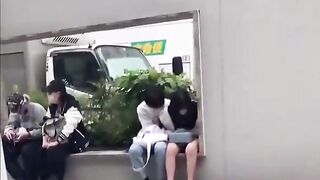 Móc lồn người yêu giữ chốn đông người