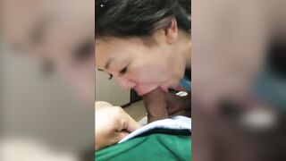 Lấy đũa gắp con cặc tây bú mút kích thích ngon ngọt dâm đãng