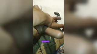 2 anh phụ hồ và chị chủ nhà