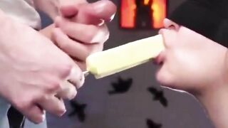 Bịt mắt cho em gái xinh đoán vị kem kèm cu ngon