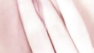 Em gái móc lồn cho đã cơn nứng