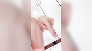 Video Sex Live Em teen bươm non thu dâm băn nươc lênh lán trong nhà tắm