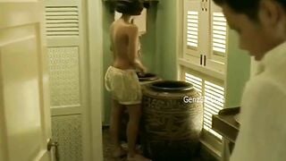 Clip Hot Con Ghẻ Tắm Cho Mẹ Kế Chung Lệ Đề Không Kiềm Chế Được Địt Luôn