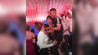 Gái miền Tây khi nhậu phóng khoáng phết nhỉ mọi người