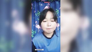 Em gái mới lớn ở nhà một mình nứng lồn quá thủ dâm cho bớt nứng lồn 5