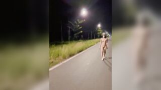 Bắt em bồ mới quen không được mặt đồ ra đứng giữa đường tìm trai lạ gạ some