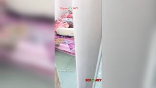 Mở cửa phòng con bạn Lông lồn đen xì xong bóp vú gạ djt nhau