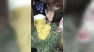 Mấy thằng Ấn Độ hấp dâm em sinh viên mình dây bắn tình đầy lồn với mồm ngập tinh