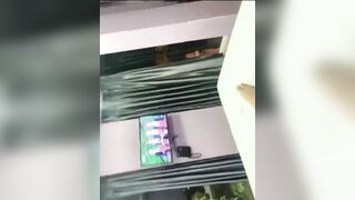 2 em gái xinh tranh nhau bú cặc của thằng bạn ,nứng lồn gặp cặc là muốn địt