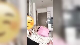 Gạ con e Họ Doraemon Cho bóp vú 100k xong đè e nó ra chịch