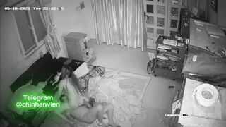 Hack camera nửa đêm cô vợ nứng lồn bắt chồng bú rồi địt
