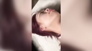 Tú Uyên rên khe khẽ sợ hàng xóm biết đang địt bạn trai
