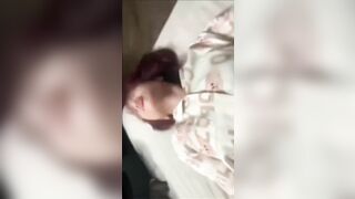Tú Uyên rên khe khẽ sợ hàng xóm biết đang địt bạn trai