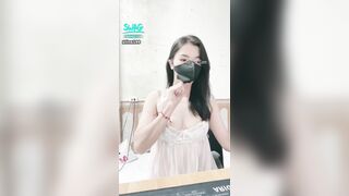 Lina999 lần đầu live app chs game còn ngại nên show vú ko móc