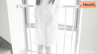 E du Học sinh Public Thủ dâm ở Cầu Thang trong bộ áo dài dâm đãng
