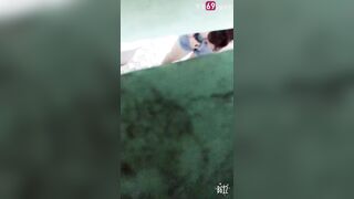 Đang quay lén chị dâu vú siêu khủng tắm thì bị lộ