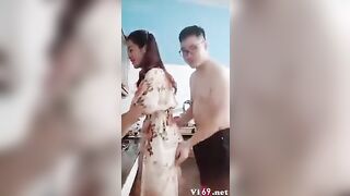 Đang nấu ăn thì bị Thg cháu Tốc Váy tụt quần lót djt lén trong bếp