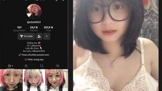 Clip Hot Gái Xinh Tiktok @ebelili04 Lộ Lip Thủ Dâm Vú Bự