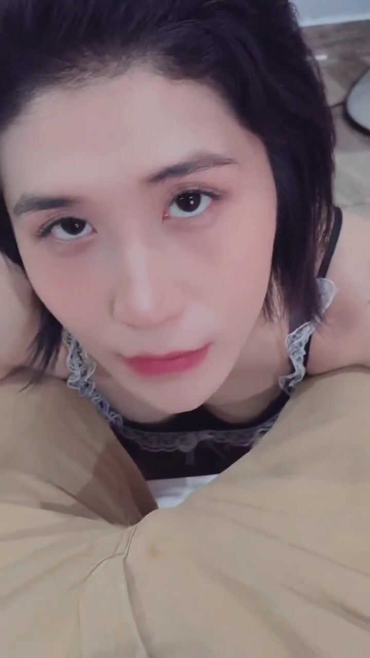 Bắn tinh vào miệng e my ladyboy