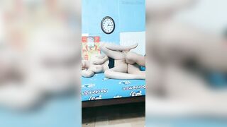 Gái việt sang trung quốc làm cave nhưng không quên livestream kiếm thêm thu nhập