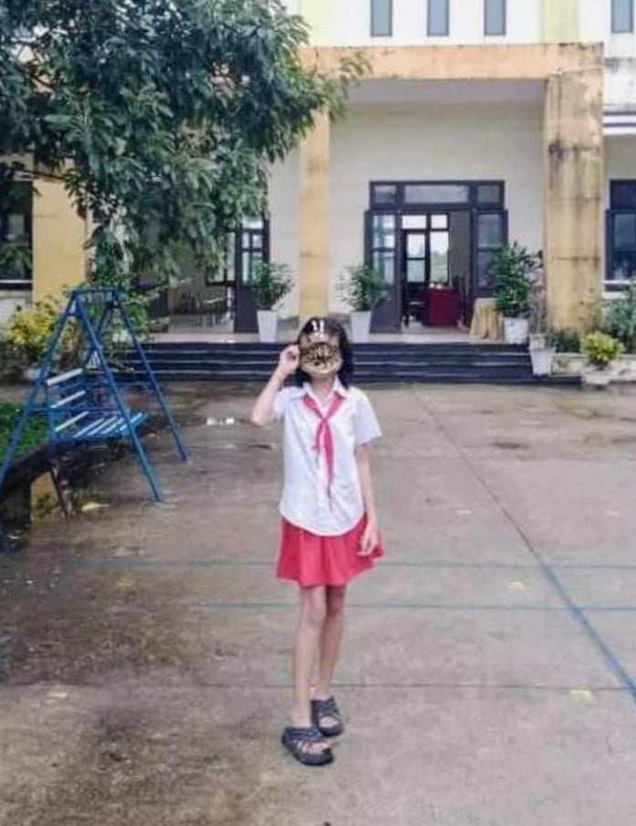 Loli nhỏ nhỏ mà dú to, đã mọc lông p1
