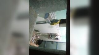 Quay lén em hàng xóm tắm 2