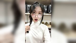 Lột đồ học sinh